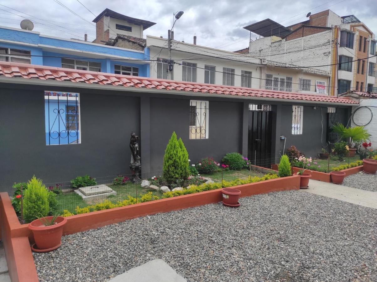 Hostal Los Lirios Loja Luaran gambar