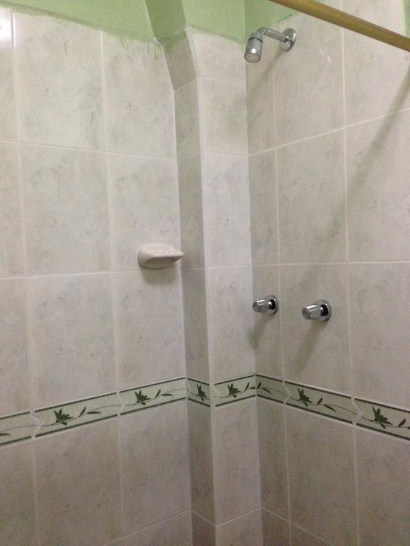 Hostal Los Lirios Loja Bilik gambar
