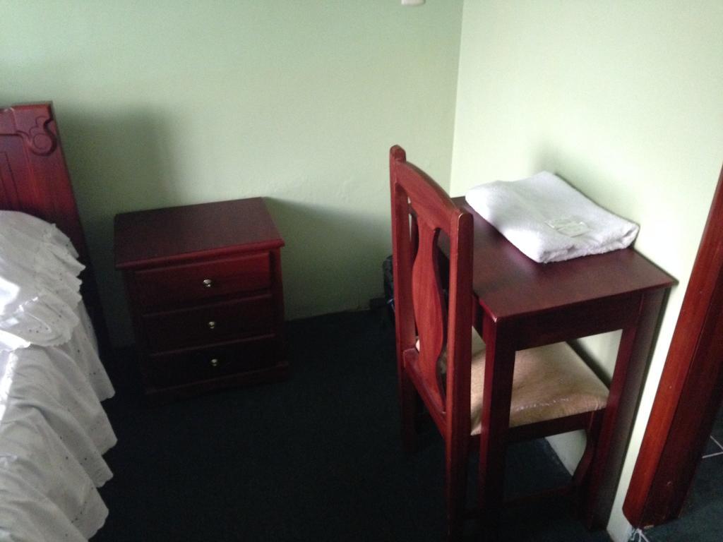 Hostal Los Lirios Loja Bilik gambar
