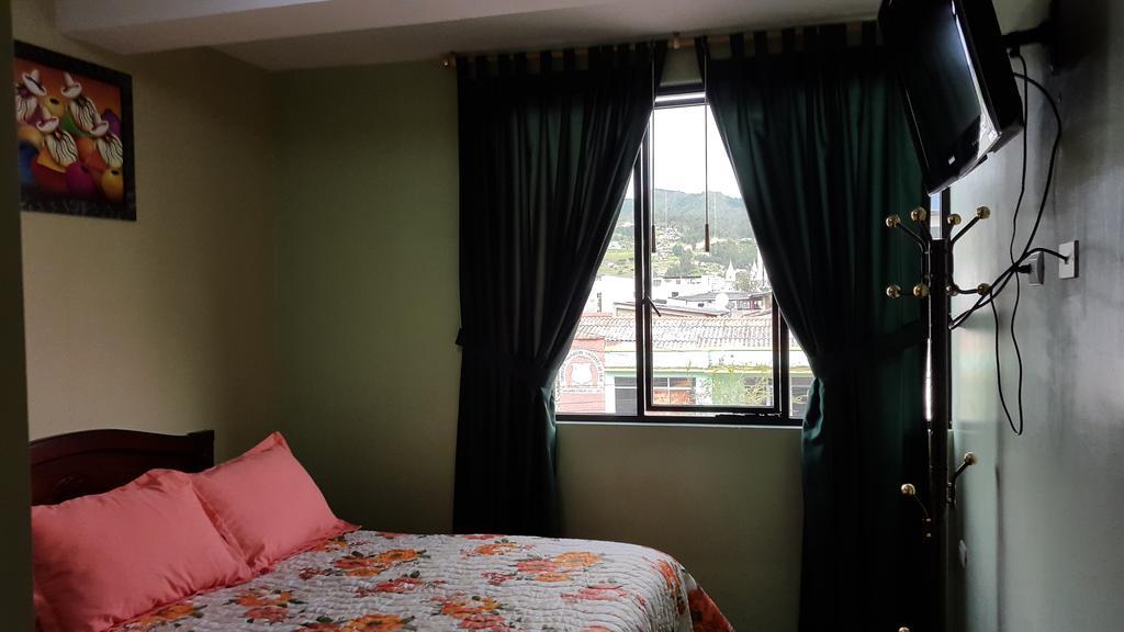 Hostal Los Lirios Loja Luaran gambar