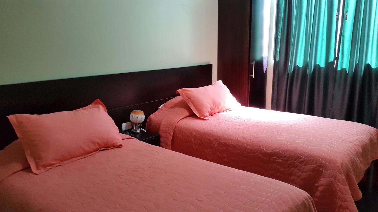 Hostal Los Lirios Loja Luaran gambar