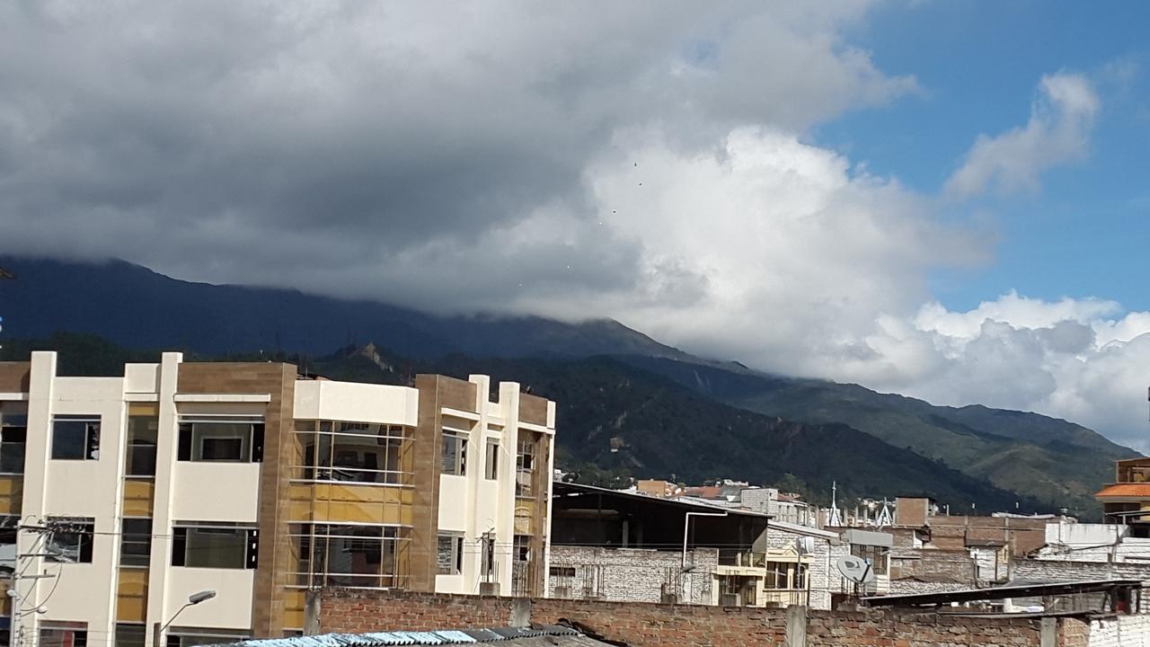 Hostal Los Lirios Loja Luaran gambar