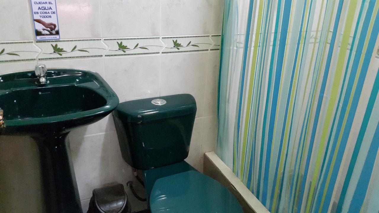 Hostal Los Lirios Loja Luaran gambar