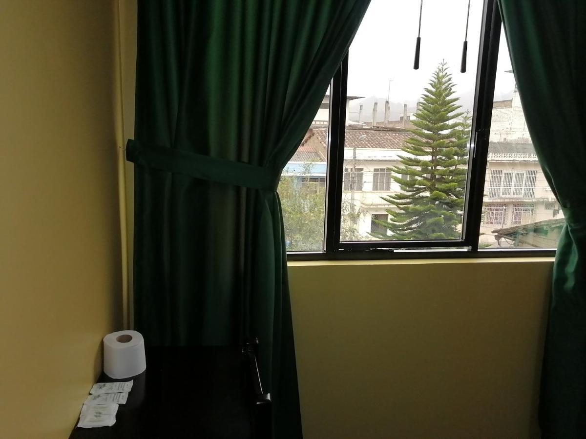 Hostal Los Lirios Loja Luaran gambar